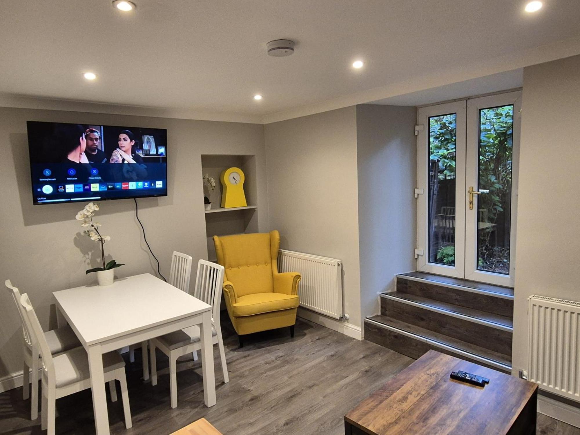 St Patrick Square Seagate Main Door Appartement